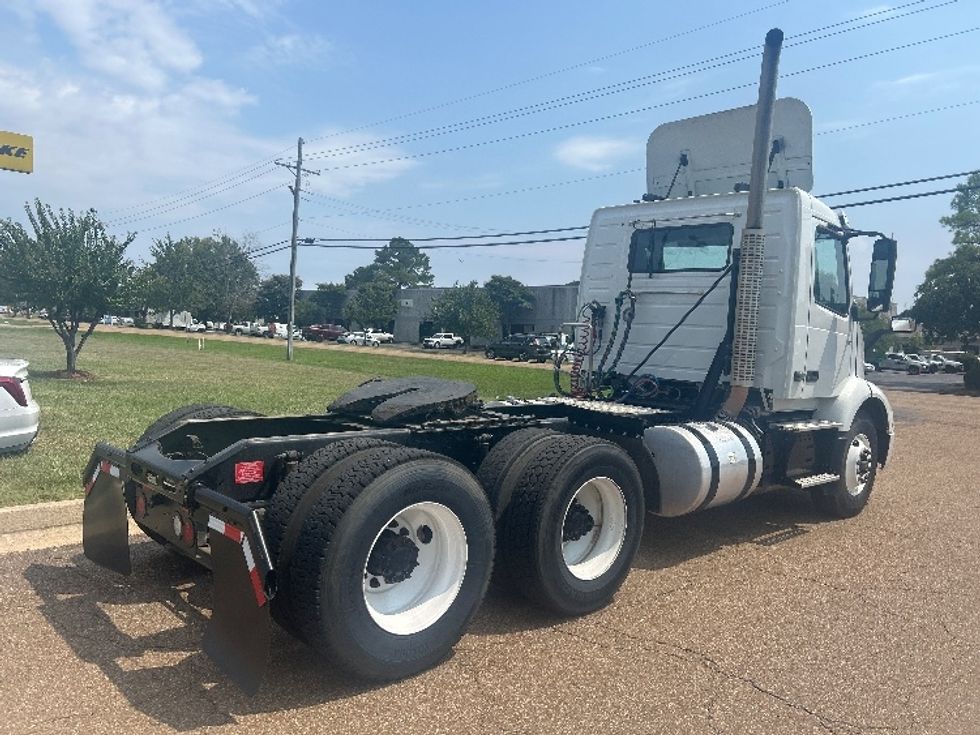 Day Cab Tractor-Heavy Duty Tractors-Volvo-2020-VNR64300-Richland-MS-219,816\n\t\tmiles-$ 59,250 - Image 7