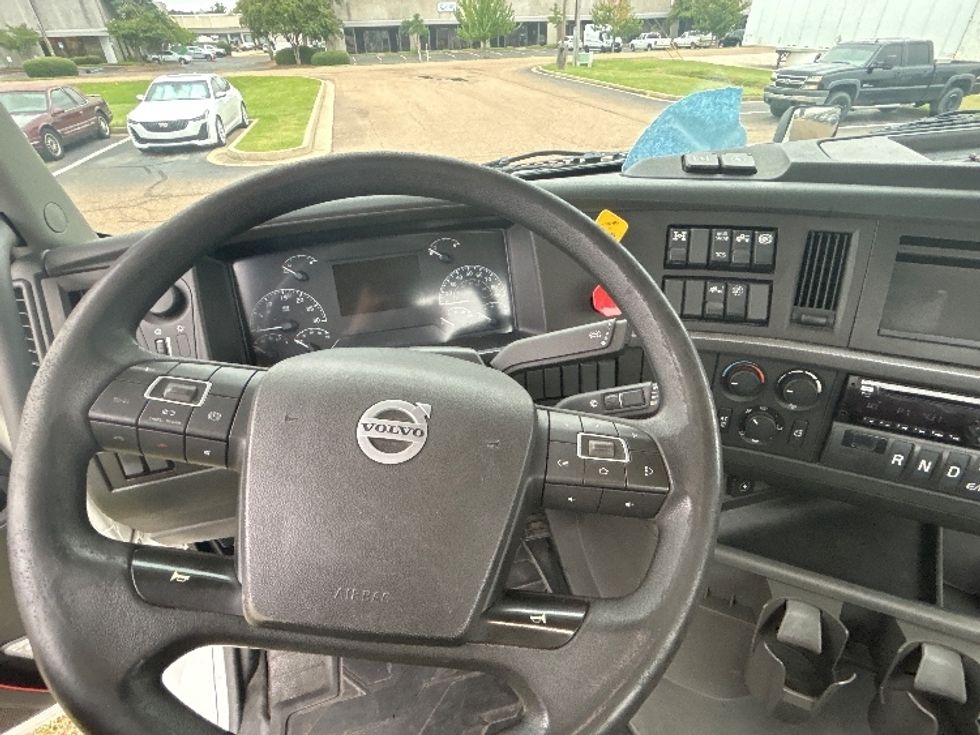 Day Cab Tractor-Heavy Duty Tractors-Volvo-2020-VNR64300-Richland-MS-231,363\n\t\tmiles-$ 58,500 - Image 11