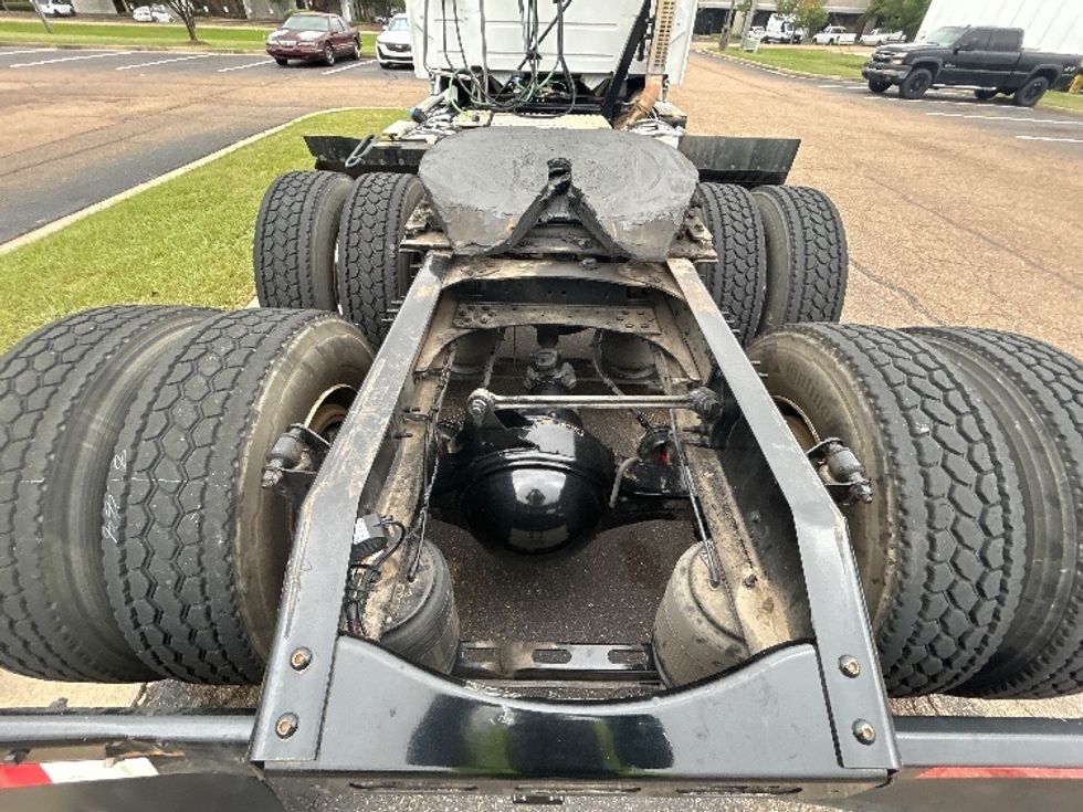Day Cab Tractor-Heavy Duty Tractors-Volvo-2020-VNR64300-Richland-MS-231,363\n\t\tmiles-$ 58,500 - Image 6