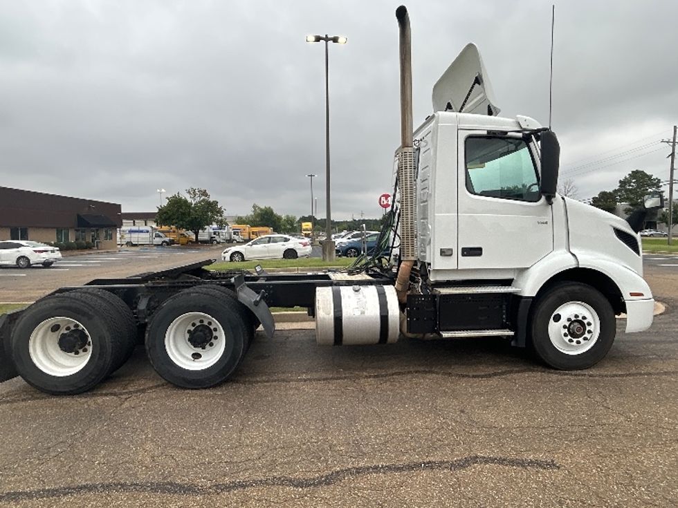Day Cab Tractor-Heavy Duty Tractors-Volvo-2020-VNR64300-Richland-MS-231,363\n\t\tmiles-$ 58,500 - Image 8