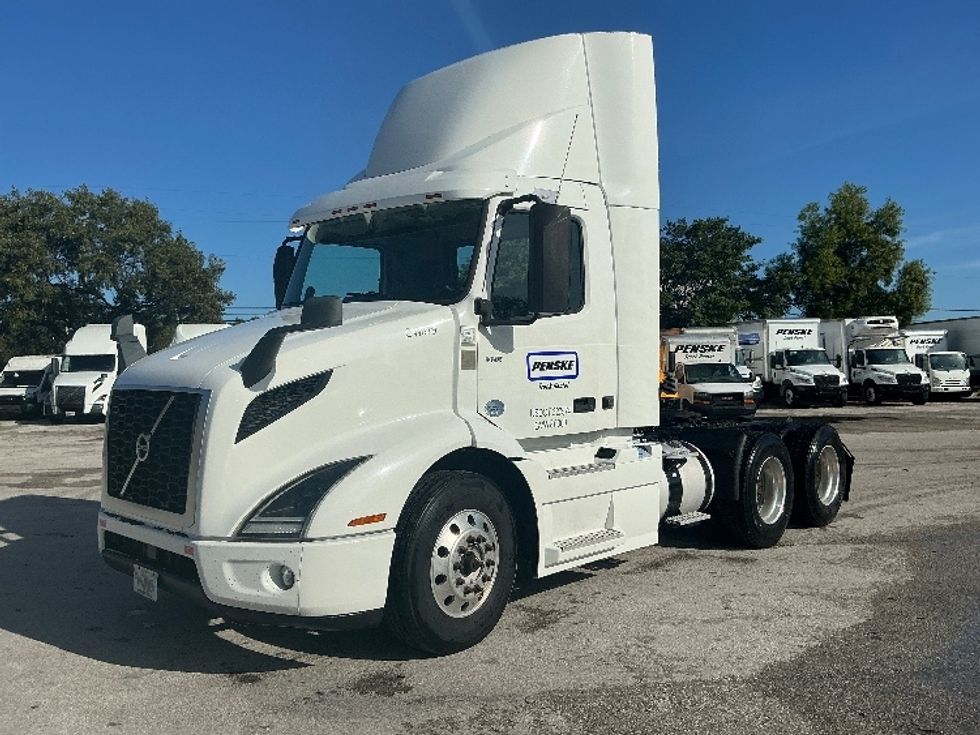 Day Cab Tractor-Heavy Duty Tractors-Volvo-2020-VNR64300-Riviera Beach-FL-401,018\n\t\tmiles-$ 46,750 - Image 3