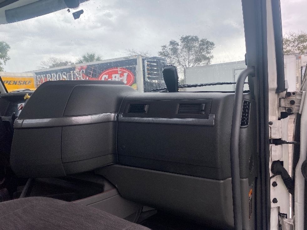 Day Cab Tractor-Heavy Duty Tractors-Volvo-2020-VNR64300-Riviera Beach-FL-434,576\n\t\tmiles-$ 44,250 - Image 13