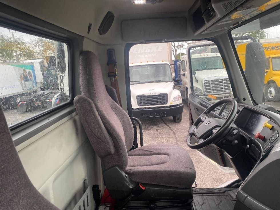 Day Cab Tractor-Heavy Duty Tractors-Volvo-2020-VNR64300-Riviera Beach-FL-434,576\n\t\tmiles-$ 44,250 - Image 14