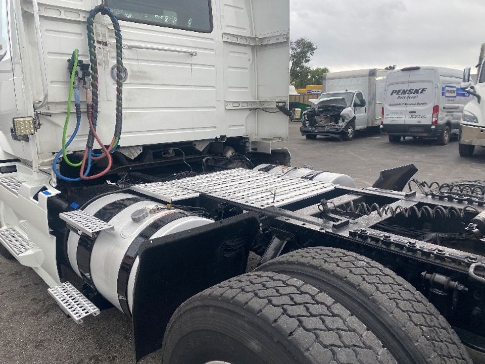 Day Cab Tractor-Heavy Duty Tractors-Volvo-2020-VNR64300-Riviera Beach-FL-434,576\n\t\tmiles-$ 44,250 - Image 17