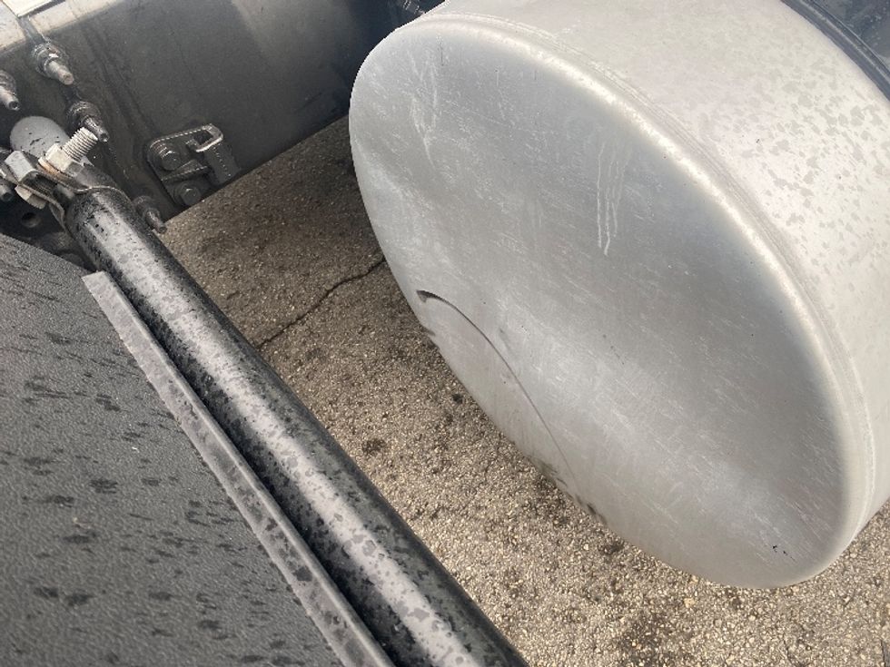 Day Cab Tractor-Heavy Duty Tractors-Volvo-2020-VNR64300-Riviera Beach-FL-434,576\n\t\tmiles-$ 44,250 - Image 23