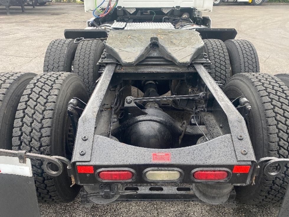 Day Cab Tractor-Heavy Duty Tractors-Volvo-2020-VNR64300-Riviera Beach-FL-434,576\n\t\tmiles-$ 44,250 - Image 6