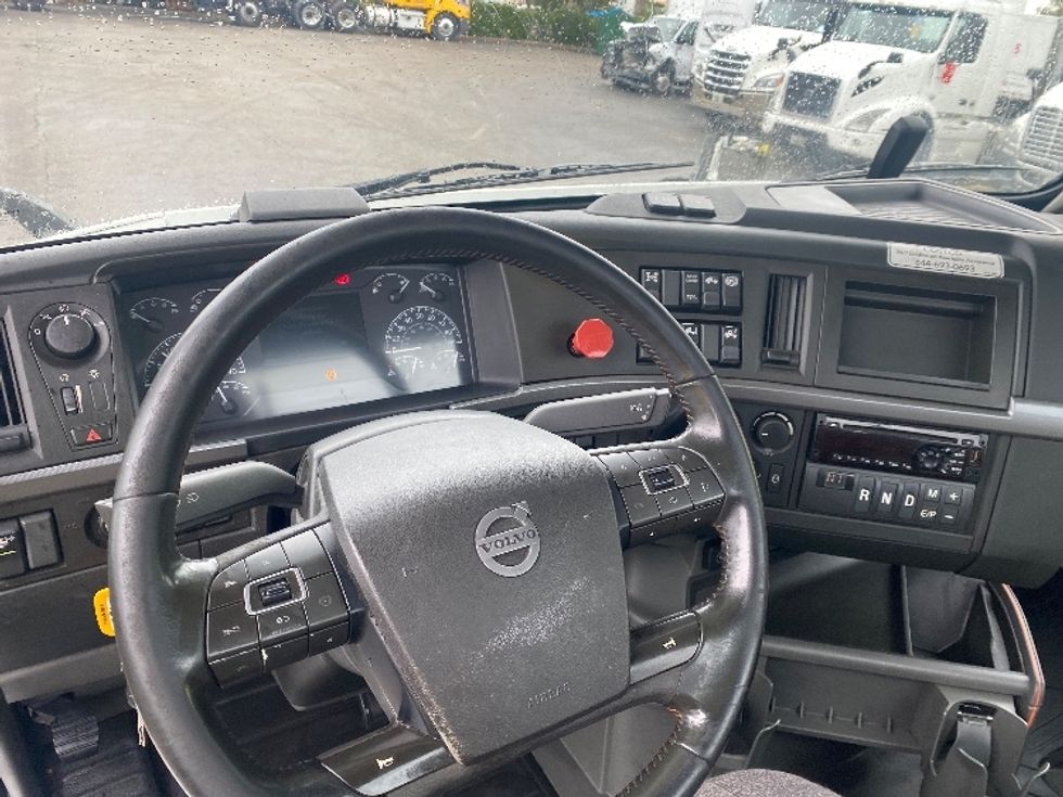 Day Cab Tractor-Heavy Duty Tractors-Volvo-2020-VNR64300-Riviera Beach-FL-468,915\n\t\tmiles-$ 44,250 - Image 11