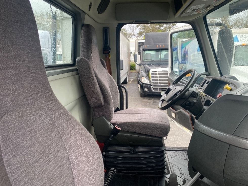 Day Cab Tractor-Heavy Duty Tractors-Volvo-2020-VNR64300-Riviera Beach-FL-468,915\n\t\tmiles-$ 44,250 - Image 14