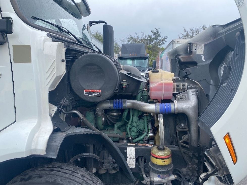 Day Cab Tractor-Heavy Duty Tractors-Volvo-2020-VNR64300-Riviera Beach-FL-468,915\n\t\tmiles-$ 44,250 - Image 15