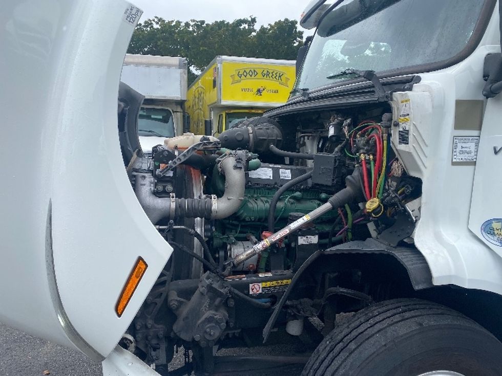 Day Cab Tractor-Heavy Duty Tractors-Volvo-2020-VNR64300-Riviera Beach-FL-468,915\n\t\tmiles-$ 44,250 - Image 16