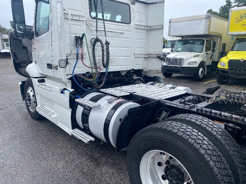Day Cab Tractor-Heavy Duty Tractors-Volvo-2020-VNR64300-Riviera Beach-FL-468,915\n\t\tmiles-$ 44,250 - Image 17