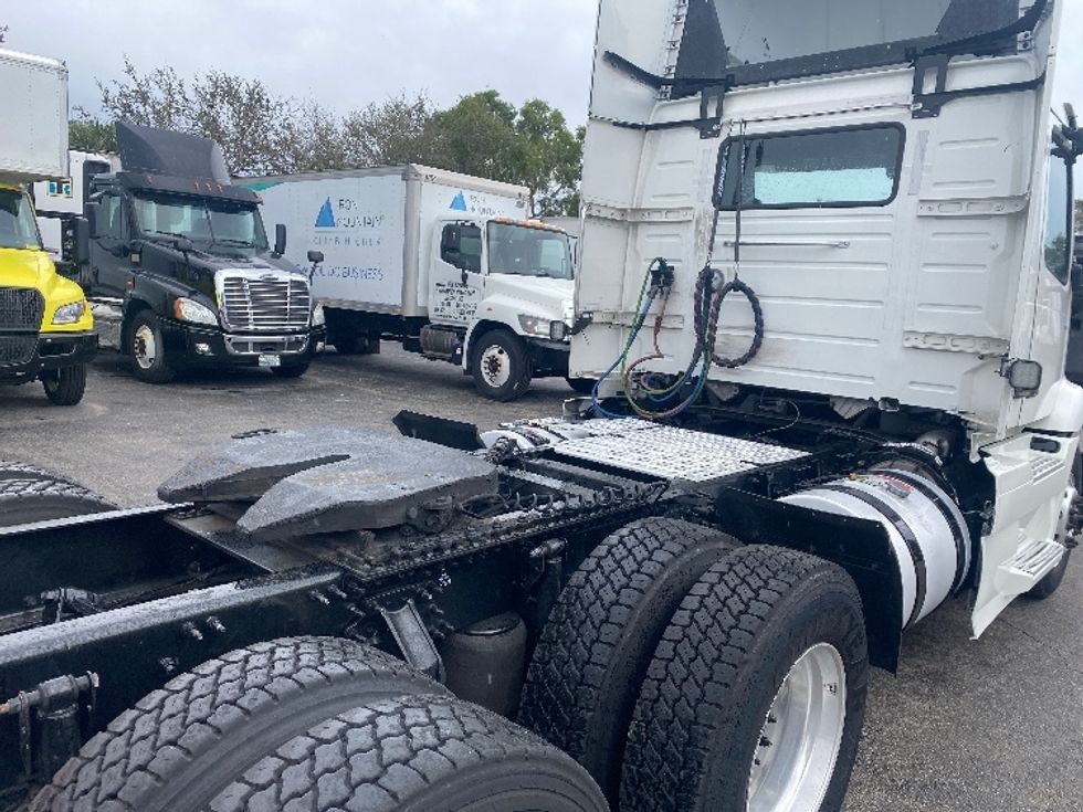 Day Cab Tractor-Heavy Duty Tractors-Volvo-2020-VNR64300-Riviera Beach-FL-468,915\n\t\tmiles-$ 44,250 - Image 18