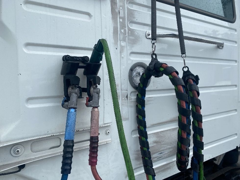 Day Cab Tractor-Heavy Duty Tractors-Volvo-2020-VNR64300-Riviera Beach-FL-468,915\n\t\tmiles-$ 44,250 - Image 19