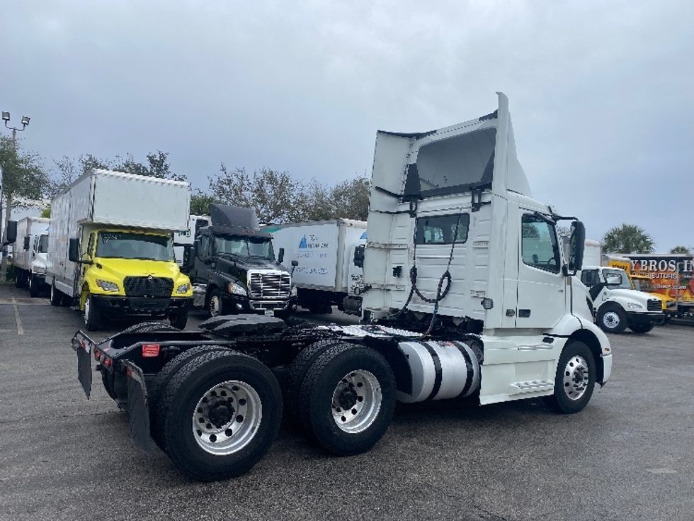 Day Cab Tractor-Heavy Duty Tractors-Volvo-2020-VNR64300-Riviera Beach-FL-468,915\n\t\tmiles-$ 44,250 - Image 7