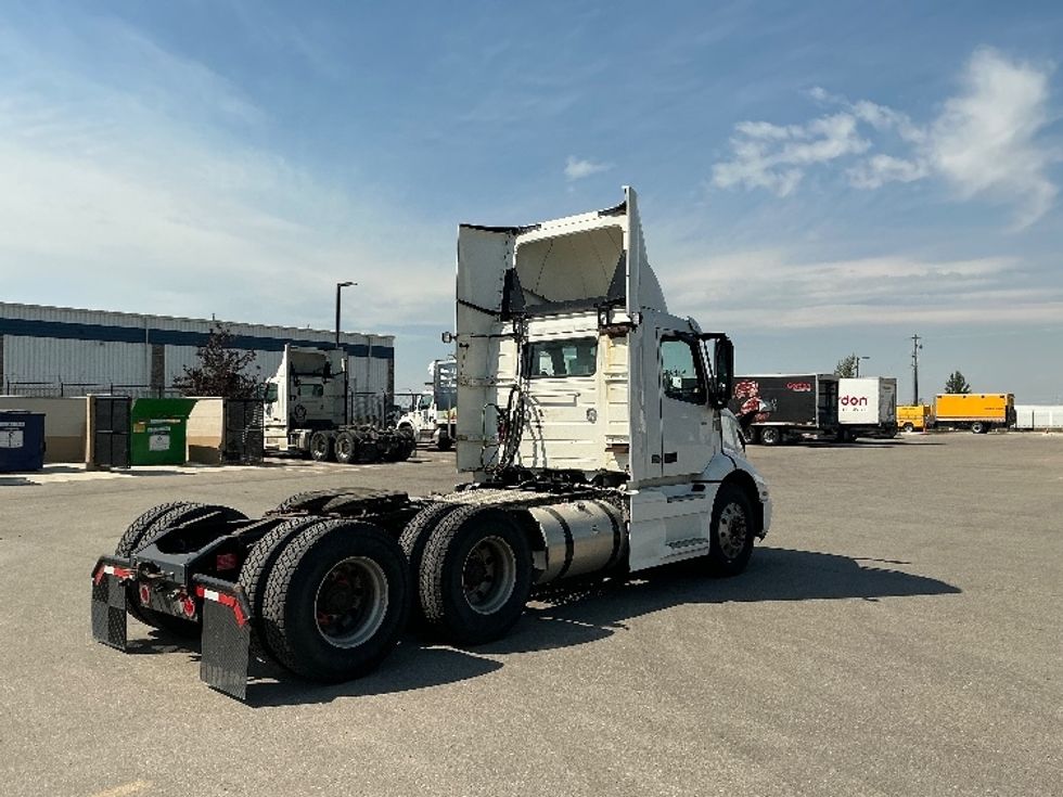 Day Cab Tractor-Heavy Duty Tractors-Volvo-2020-VNR64300-Rocky View County-AB-1,084,527\n\t\tkm-$ 38,000 - Image 7