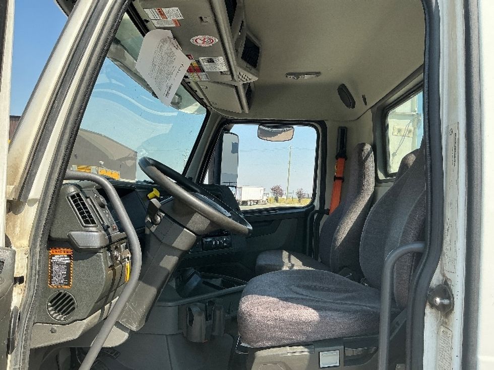 Day Cab Tractor-Heavy Duty Tractors-Volvo-2020-VNR64300-Rocky View County-AB-1,088,925\n\t\tkm-$ 37,750 - Image 10