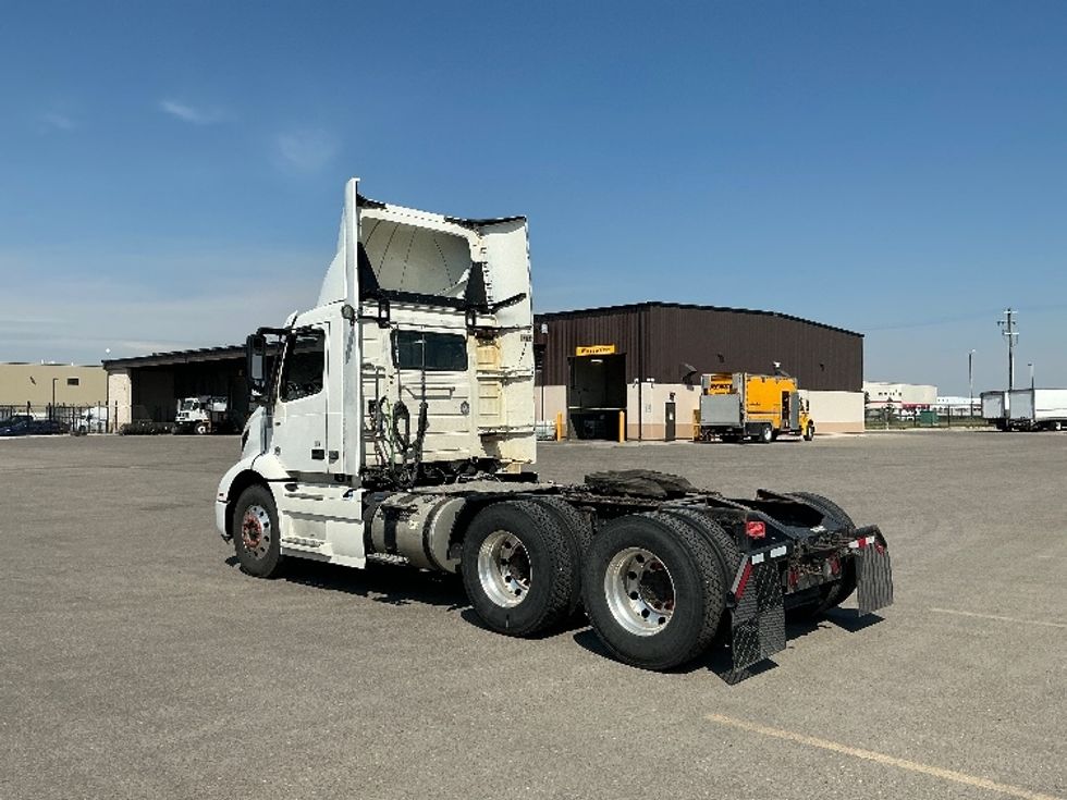 Day Cab Tractor-Heavy Duty Tractors-Volvo-2020-VNR64300-Rocky View County-AB-1,088,925\n\t\tkm-$ 37,750 - Image 5