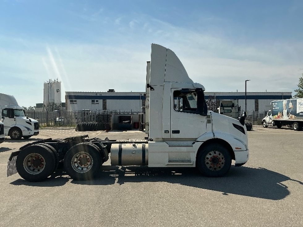 Day Cab Tractor-Heavy Duty Tractors-Volvo-2020-VNR64300-Rocky View County-AB-1,088,925\n\t\tkm-$ 37,750 - Image 8