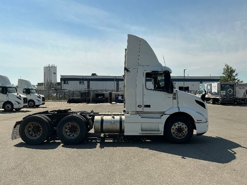 Day Cab Tractor-Heavy Duty Tractors-Volvo-2020-VNR64300-Rocky View County-AB-1,095,912\n\t\tkm-$ 36,750 - Image 8