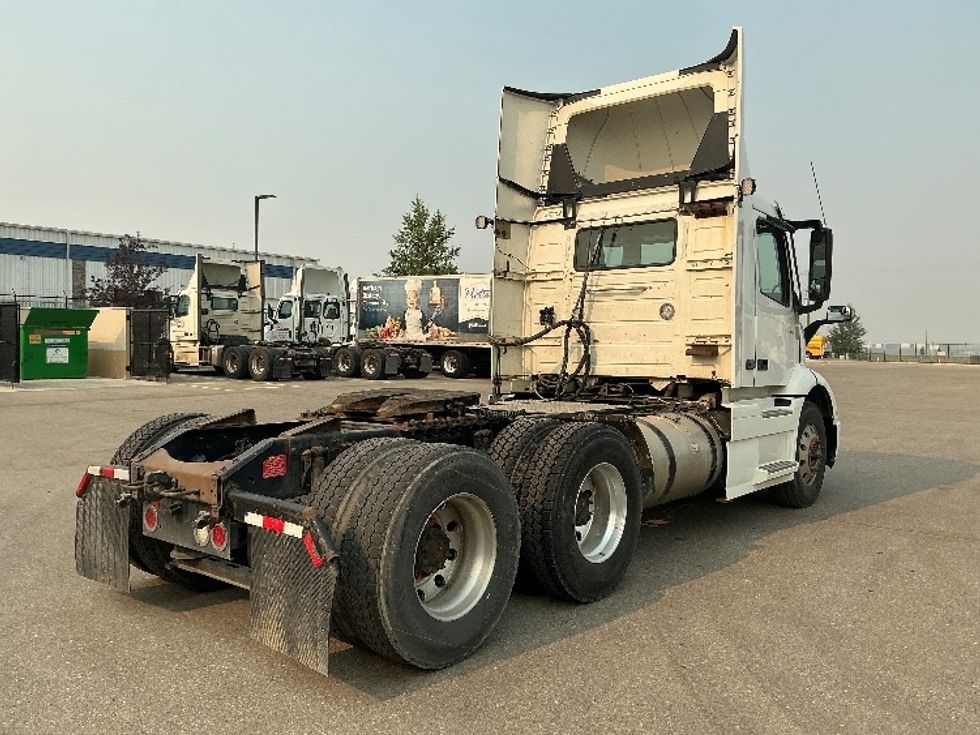 Day Cab Tractor-Heavy Duty Tractors-Volvo-2020-VNR64300-Rocky View County-AB-1,101,882\n\t\tkm-$ 30,000 - Image 7