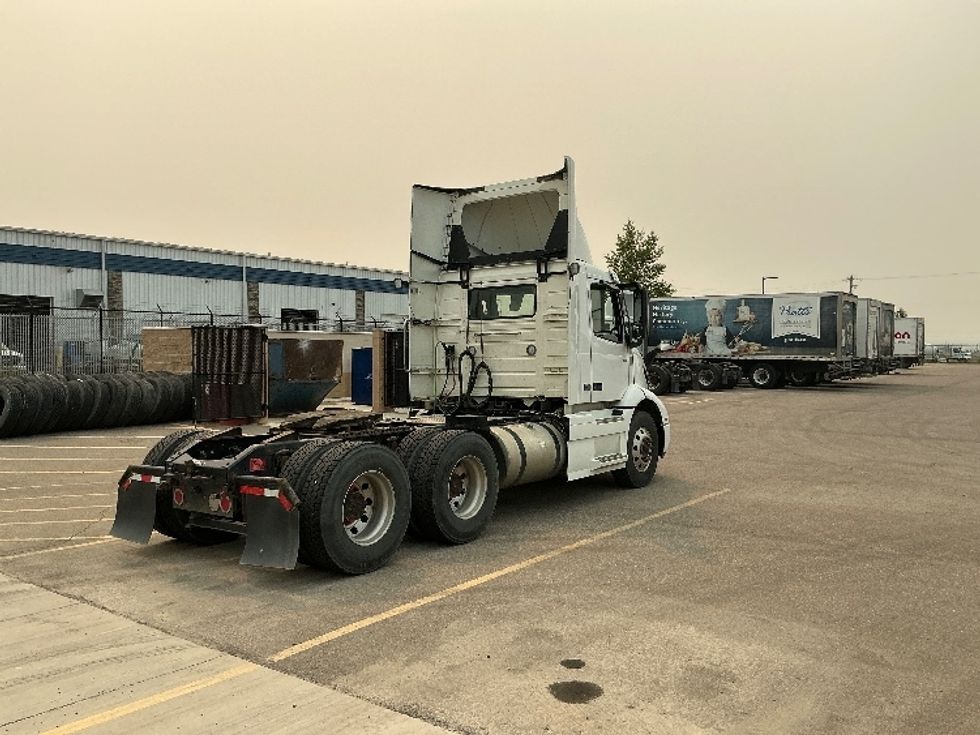 Day Cab Tractor-Heavy Duty Tractors-Volvo-2020-VNR64300-Rocky View County-AB-1,110,048\n\t\tkm-$ 29,250 - Image 7