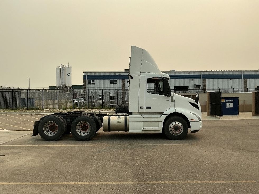 Day Cab Tractor-Heavy Duty Tractors-Volvo-2020-VNR64300-Rocky View County-AB-1,110,048\n\t\tkm-$ 29,250 - Image 8