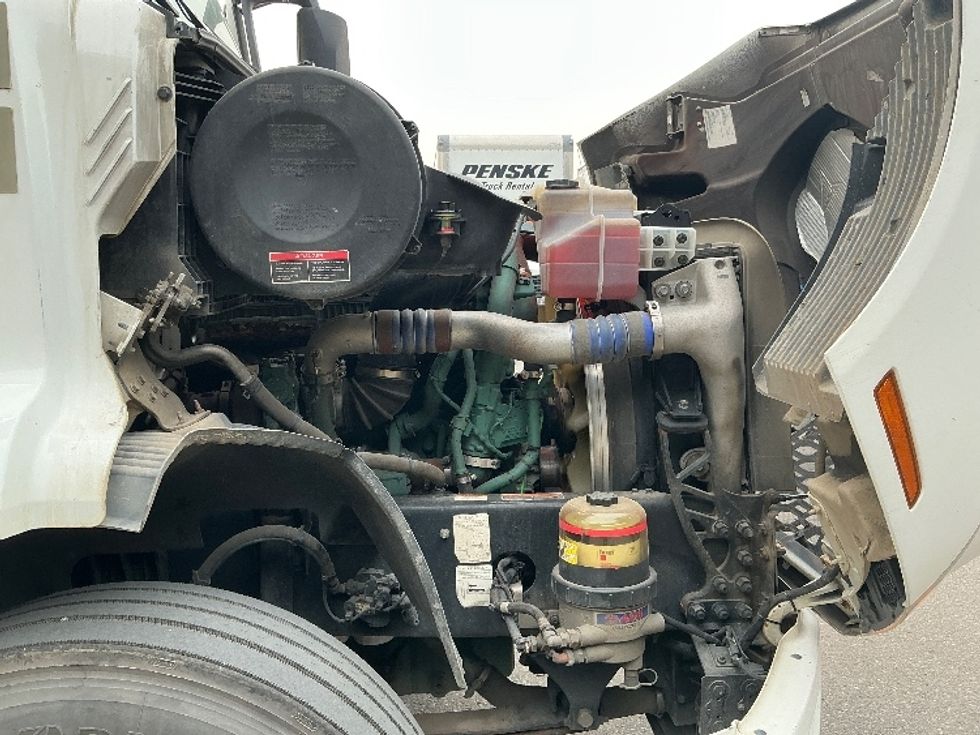 Day Cab Tractor-Heavy Duty Tractors-Volvo-2020-VNR64300-Rocky View County-AB-1,113,956\n\t\tkm-$ 35,000 - Image 15