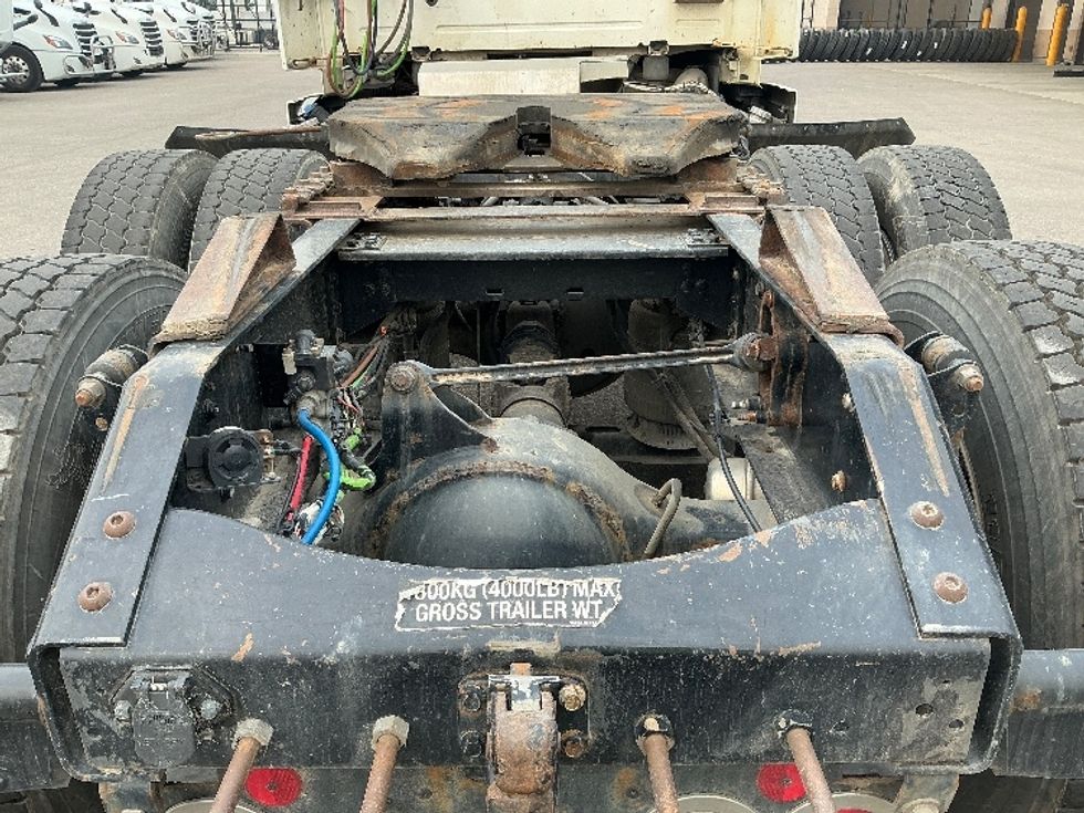 Day Cab Tractor-Heavy Duty Tractors-Volvo-2020-VNR64300-Rocky View County-AB-1,113,956\n\t\tkm-$ 35,000 - Image 6