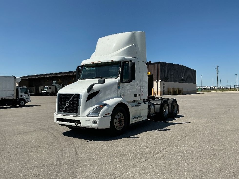 Day Cab Tractor-Heavy Duty Tractors-Volvo-2020-VNR64300-Rocky View County-AB-1,147,580\n\t\tkm-$ 28,750 - Image 3