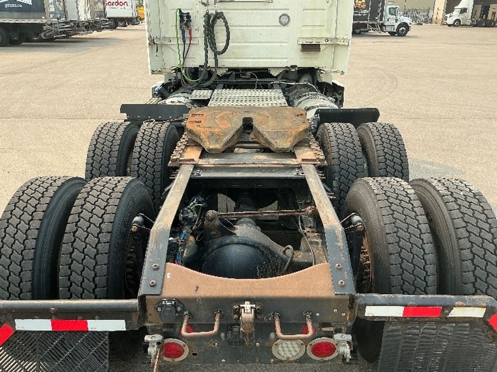 Day Cab Tractor-Heavy Duty Tractors-Volvo-2020-VNR64300-Rocky View County-AB-1,147,658\n\t\tkm-$ 28,750 - Image 6