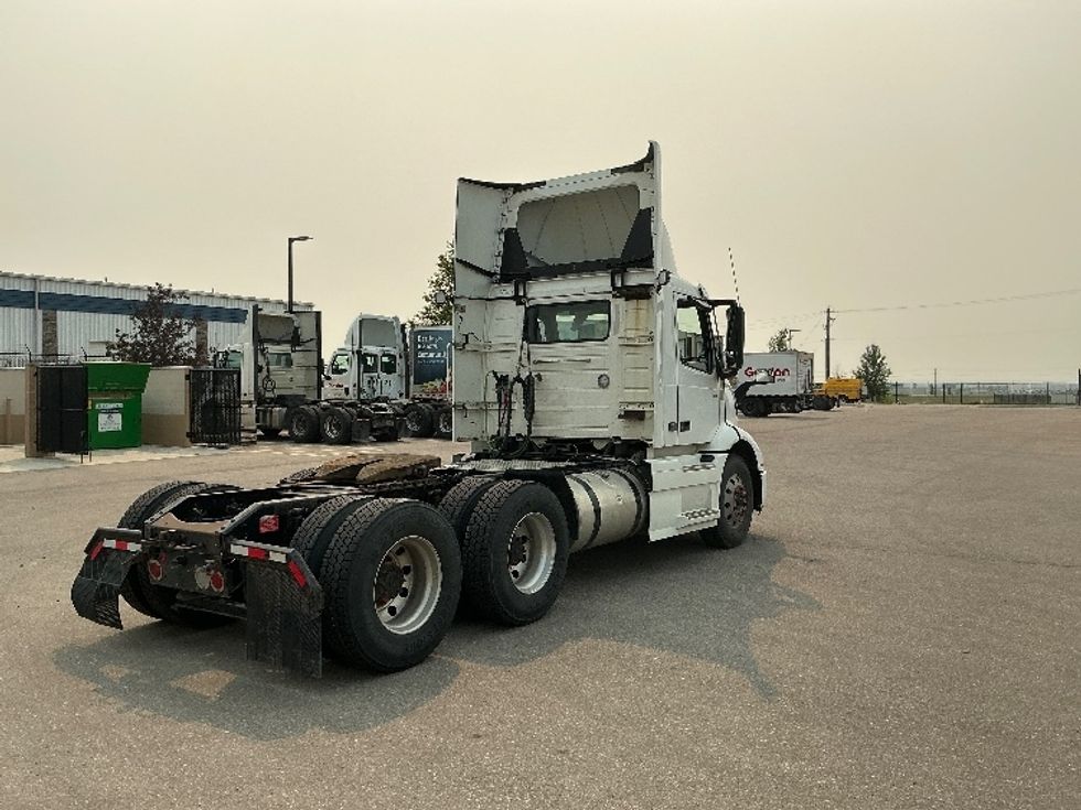 Day Cab Tractor-Heavy Duty Tractors-Volvo-2020-VNR64300-Rocky View County-AB-1,147,658\n\t\tkm-$ 28,750 - Image 7