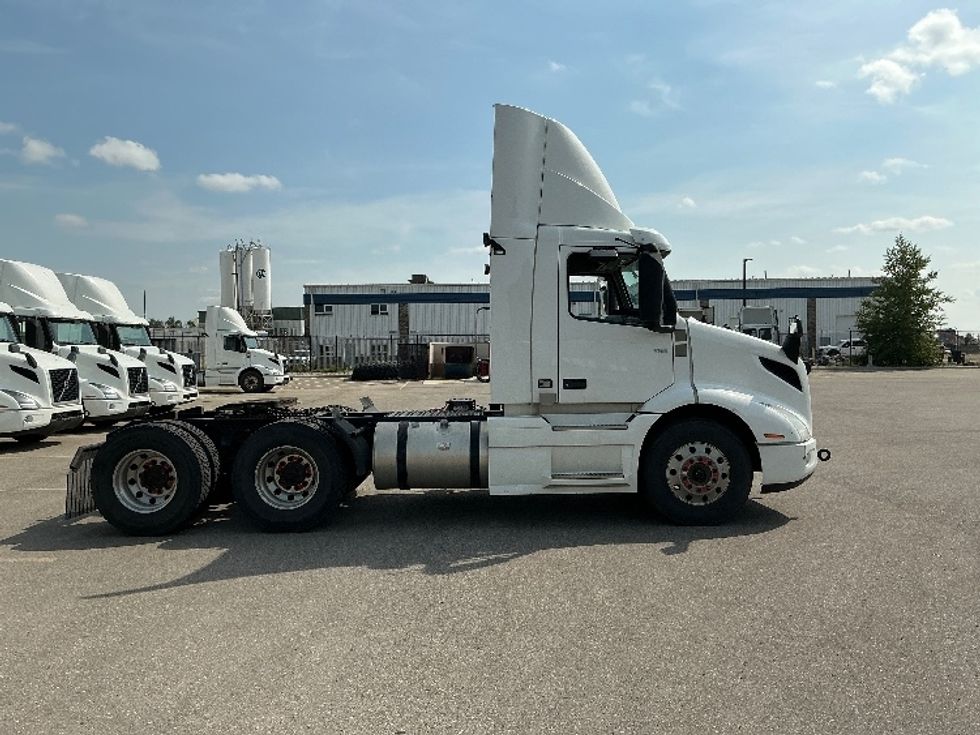 Day Cab Tractor-Heavy Duty Tractors-Volvo-2020-VNR64300-Rocky View County-AB-1,165,209\n\t\tkm-$ 28,750 - Image 8