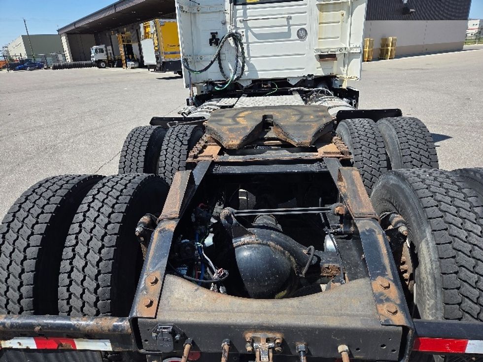 Day Cab Tractor-Heavy Duty Tractors-Volvo-2020-VNR64300-Rocky View County-AB-1,182,824\n\t\tkm-$ 28,750 - Image 6