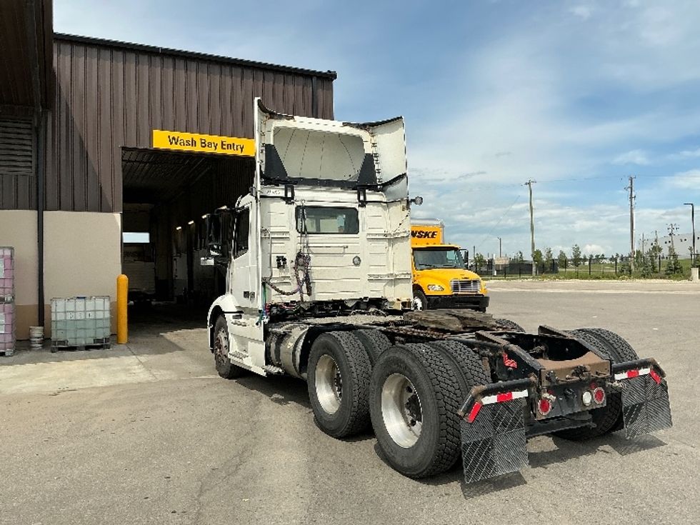 Day Cab Tractor-Heavy Duty Tractors-Volvo-2020-VNR64300-Rocky View County-AB-1,211,866\n\t\tkm-$ 28,750 - Image 5
