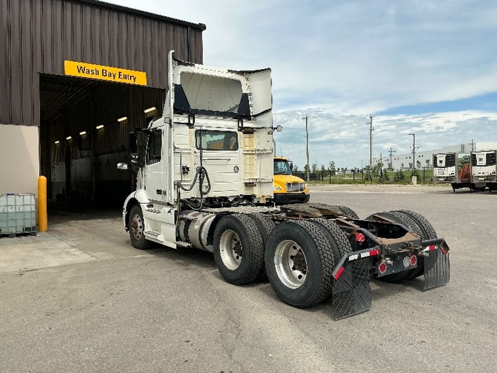Day Cab Tractor-Heavy Duty Tractors-Volvo-2020-VNR64300-Rocky View County-AB-971,455\n\t\tkm-$ 40,250 - Image 5