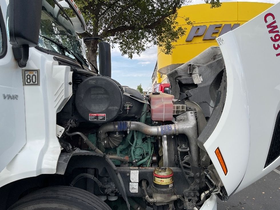 Day Cab Tractor-Heavy Duty Tractors-Volvo-2020-VNR64300-Sacramento-CA-517,949\n\t\tmiles-$ 36,250 - Image 14