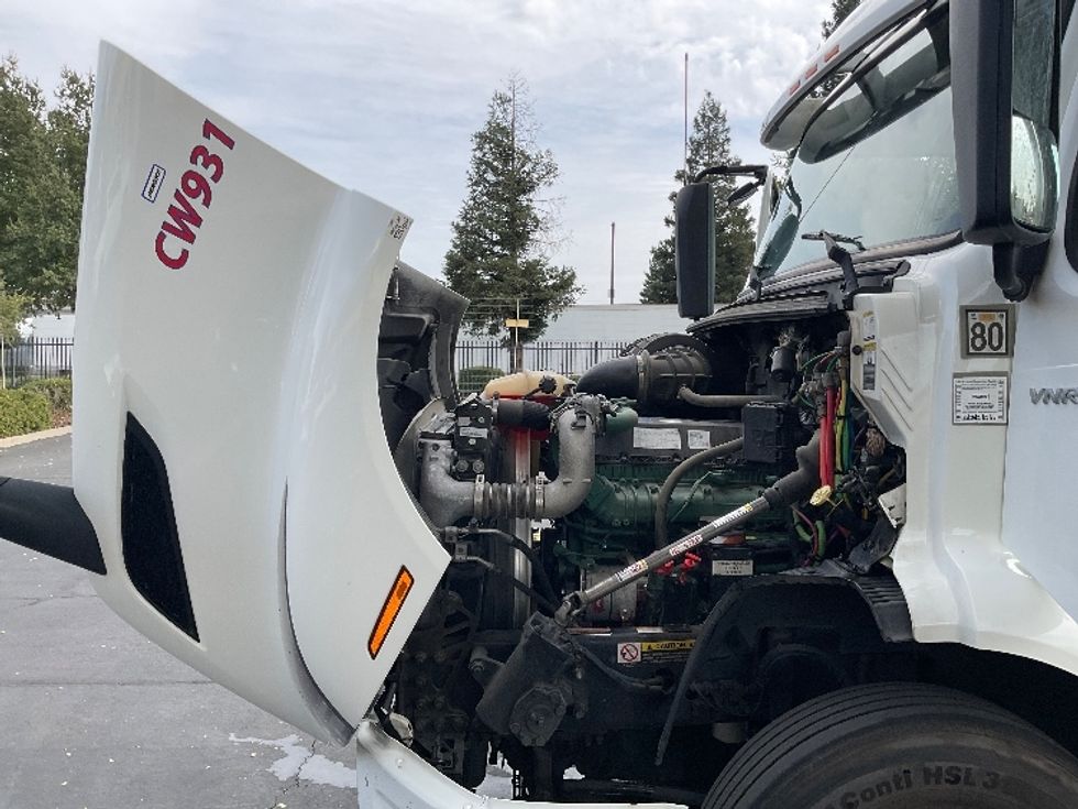 Day Cab Tractor-Heavy Duty Tractors-Volvo-2020-VNR64300-Sacramento-CA-517,949\n\t\tmiles-$ 36,250 - Image 15