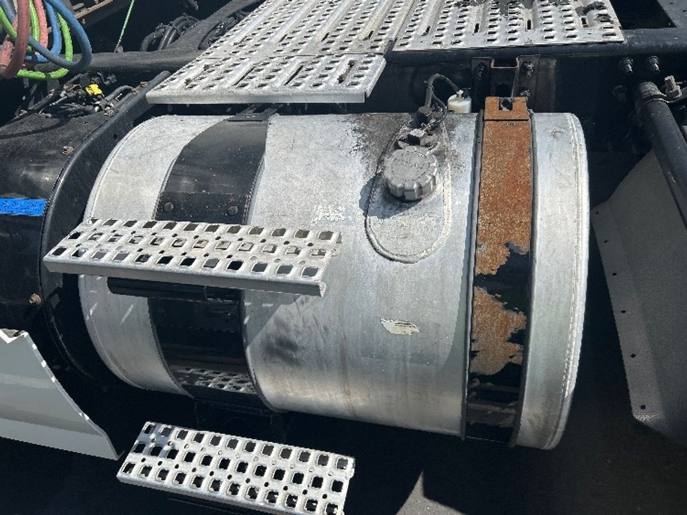 Day Cab Tractor-Heavy Duty Tractors-Volvo-2020-VNR64300-Sacramento-CA-517,949\n\t\tmiles-$ 36,250 - Image 19