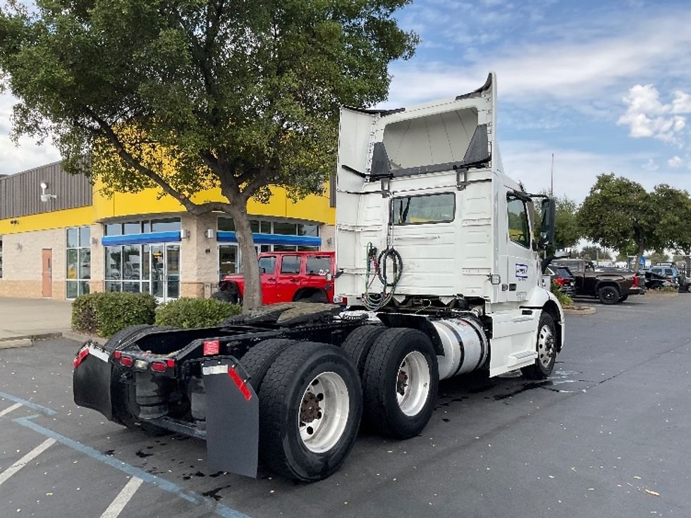Day Cab Tractor-Heavy Duty Tractors-Volvo-2020-VNR64300-Sacramento-CA-517,949\n\t\tmiles-$ 36,250 - Image 6