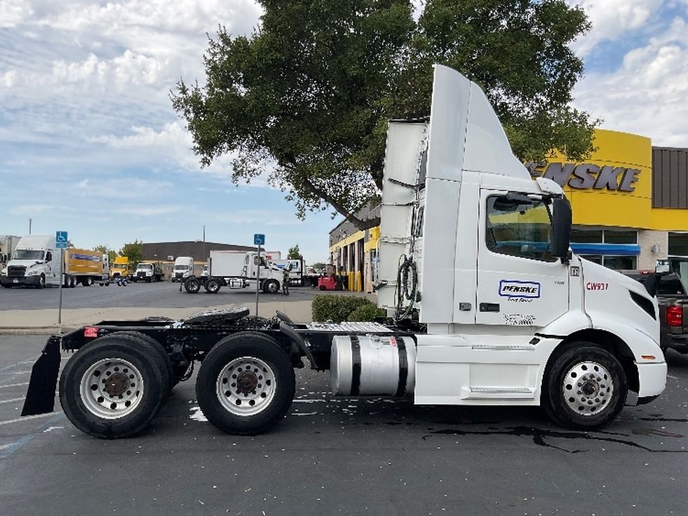 Day Cab Tractor-Heavy Duty Tractors-Volvo-2020-VNR64300-Sacramento-CA-517,949\n\t\tmiles-$ 36,250 - Image 7