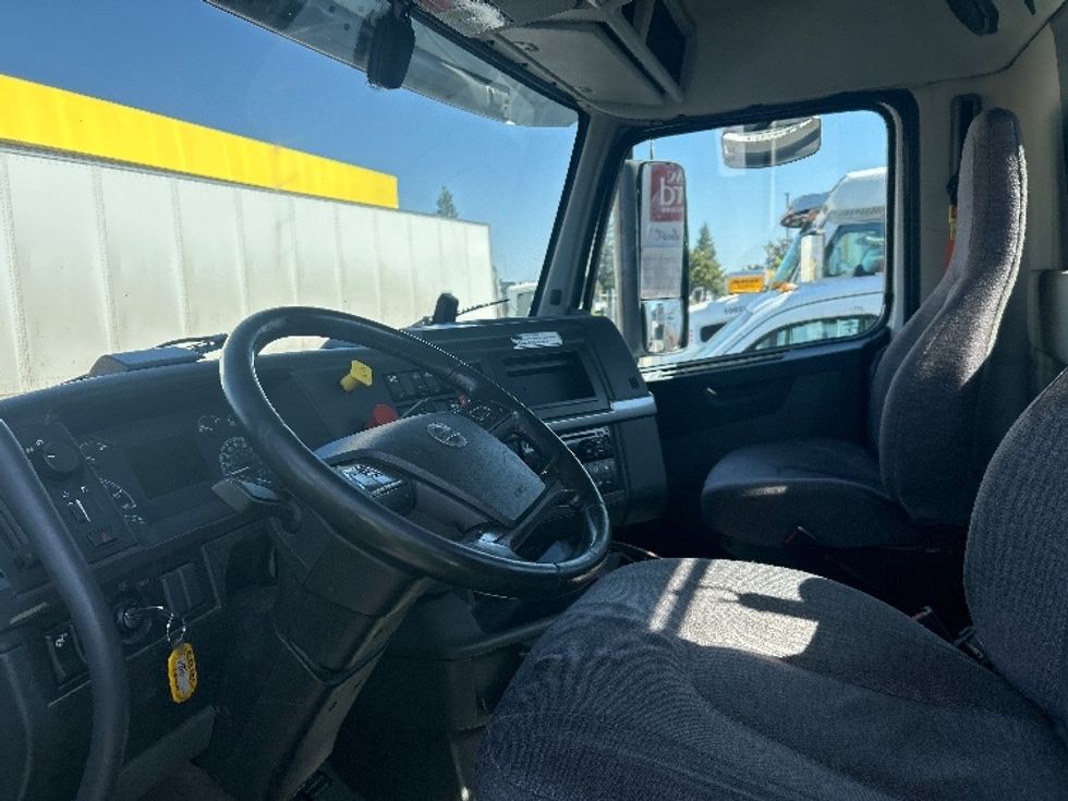 Day Cab Tractor-Heavy Duty Tractors-Volvo-2020-VNR64300-Sacramento-CA-517,949\n\t\tmiles-$ 36,250 - Image 9