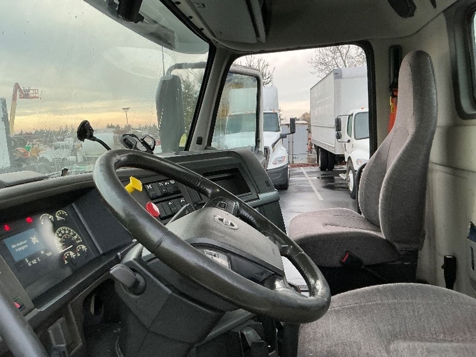 Day Cab Tractor-Heavy Duty Tractors-Volvo-2020-VNR64300-Sacramento-CA-522,860\n\t\tmiles-$ 36,500 - Image 10