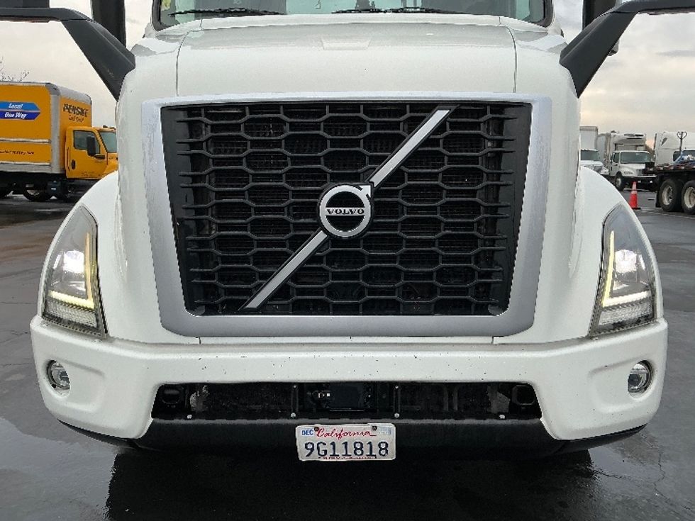 Day Cab Tractor-Heavy Duty Tractors-Volvo-2020-VNR64300-Sacramento-CA-522,860\n\t\tmiles-$ 36,500 - Image 17
