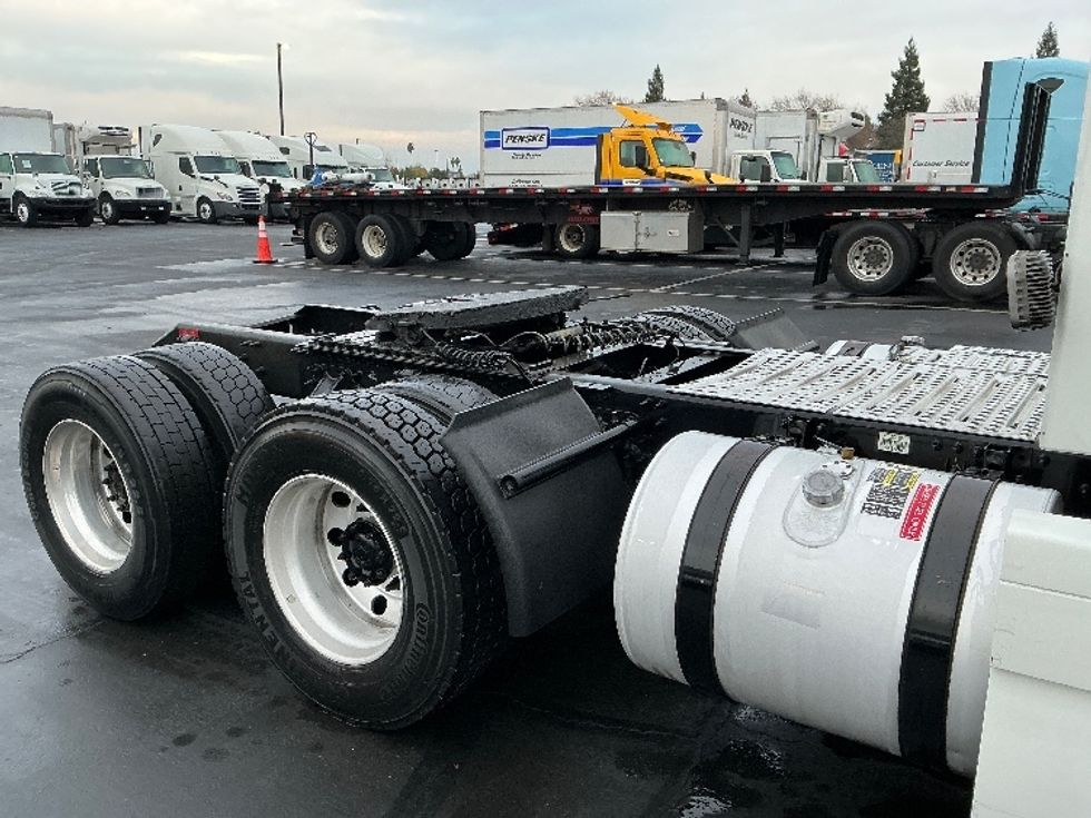 Day Cab Tractor-Heavy Duty Tractors-Volvo-2020-VNR64300-Sacramento-CA-522,860\n\t\tmiles-$ 36,500 - Image 19