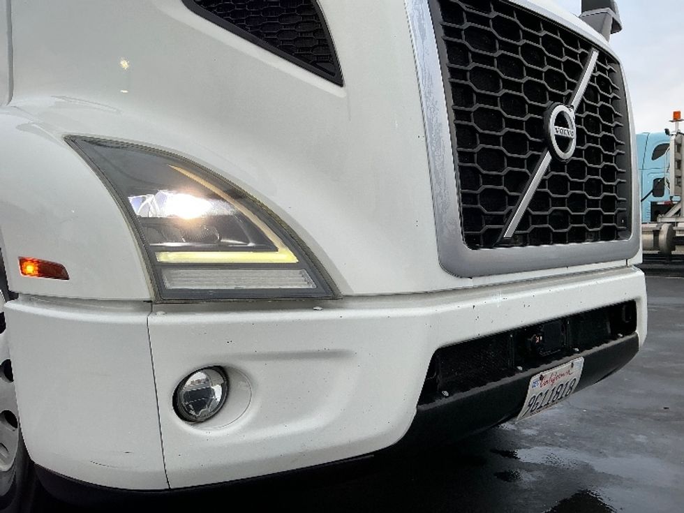 Day Cab Tractor-Heavy Duty Tractors-Volvo-2020-VNR64300-Sacramento-CA-522,860\n\t\tmiles-$ 36,500 - Image 20