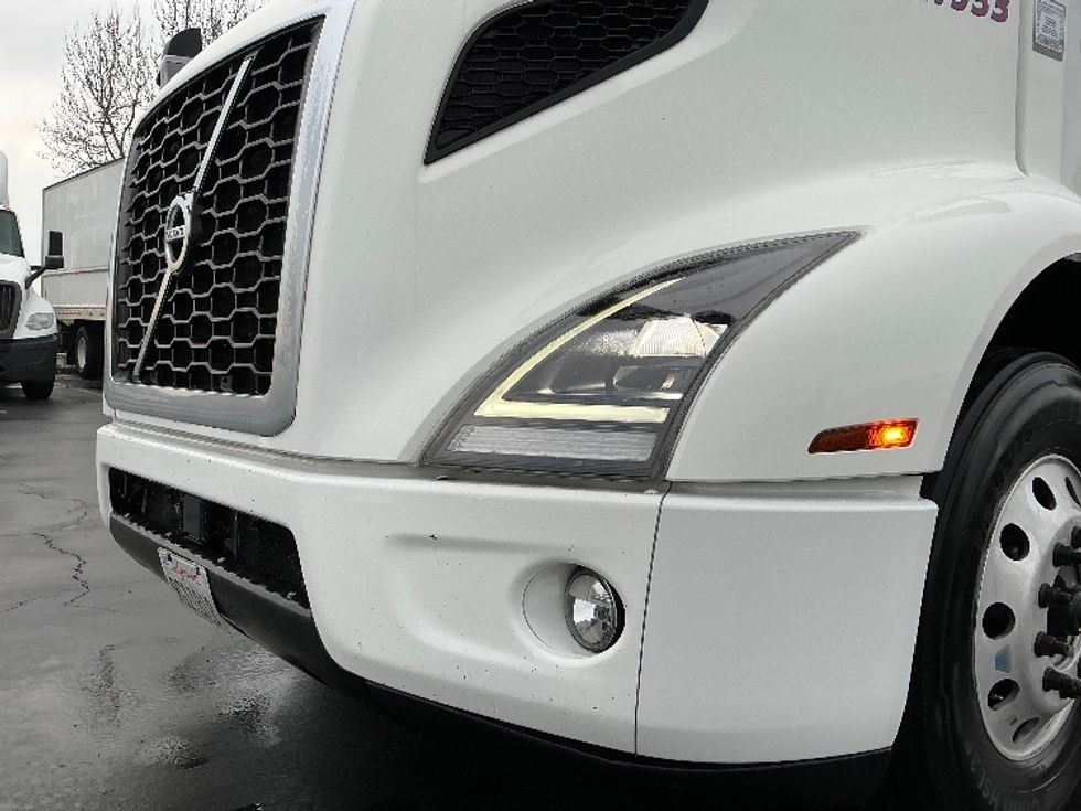 Day Cab Tractor-Heavy Duty Tractors-Volvo-2020-VNR64300-Sacramento-CA-522,860\n\t\tmiles-$ 36,500 - Image 21