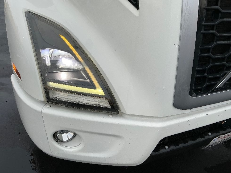 Day Cab Tractor-Heavy Duty Tractors-Volvo-2020-VNR64300-Sacramento-CA-522,860\n\t\tmiles-$ 36,500 - Image 23