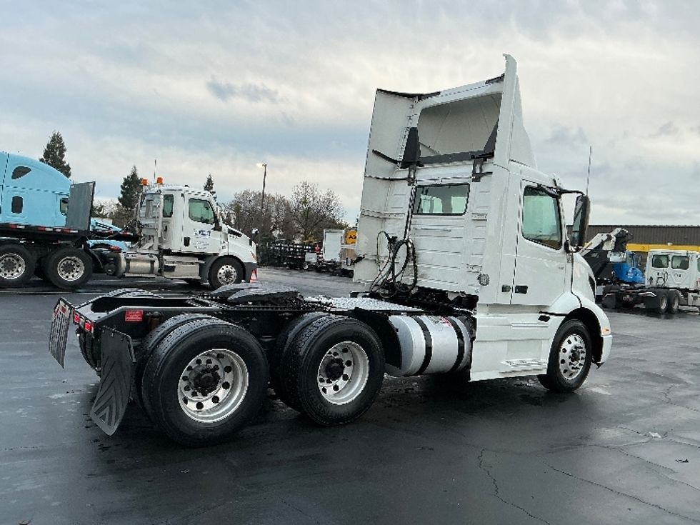 Day Cab Tractor-Heavy Duty Tractors-Volvo-2020-VNR64300-Sacramento-CA-522,860\n\t\tmiles-$ 36,500 - Image 7