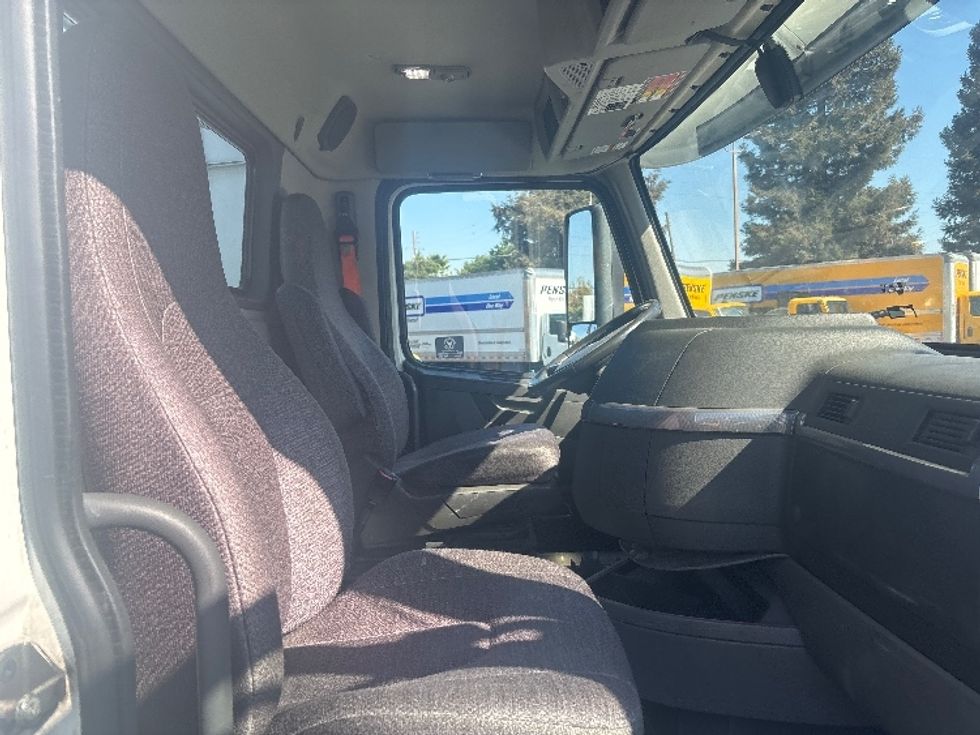 Day Cab Tractor-Heavy Duty Tractors-Volvo-2020-VNR64300-Sacramento-CA-557,008\n\t\tmiles-$ 35,000 - Image 14