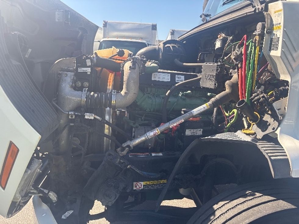 Day Cab Tractor-Heavy Duty Tractors-Volvo-2020-VNR64300-Sacramento-CA-557,008\n\t\tmiles-$ 35,000 - Image 16
